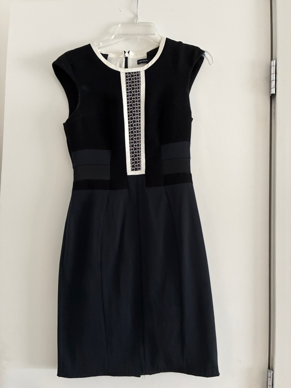 Karen Millen Black and White Cap-Sleeve dress